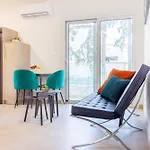 Bee & Be One Bedroom Apartment *