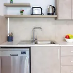 Bee & Be One Bedroom Apartment *