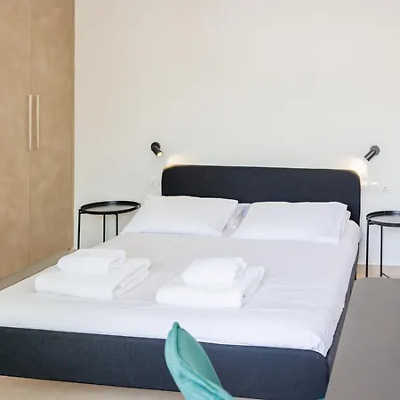 Bee & Be One Bedroom *
