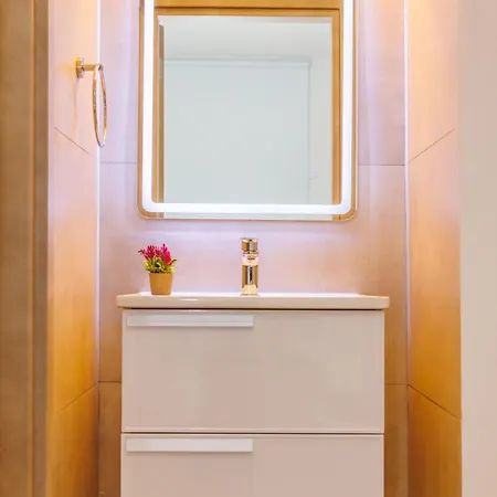Bee & Be One Bedroom Apartment *