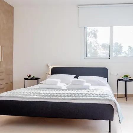 Bee & Be One Bedroom