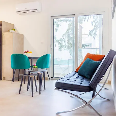 Bee & Be One Bedroom Apartment *