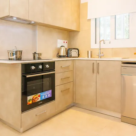 Bee & Be One Bedroom Apartment