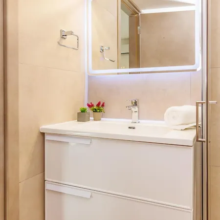 Apartment Bee & Be One Bedroom