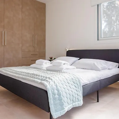 Bee & Be One Bedroom * Πάφος