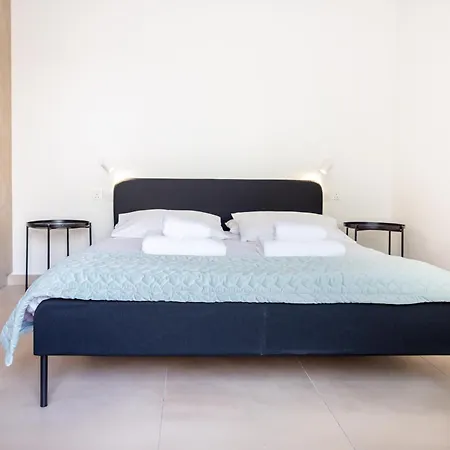 Bee & Be One Bedroom * Πάφος