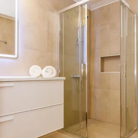 Bee & Be One Bedroom