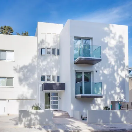 Bee & Be One Bedroom Πάφος